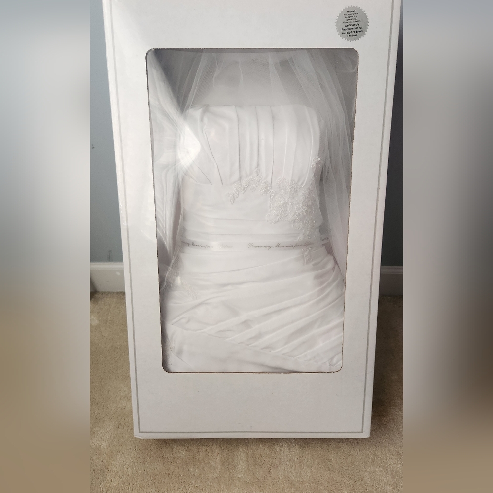 David’s Bridal Ivory Wedding Gown | Size 12 | Classic A-Line Dress